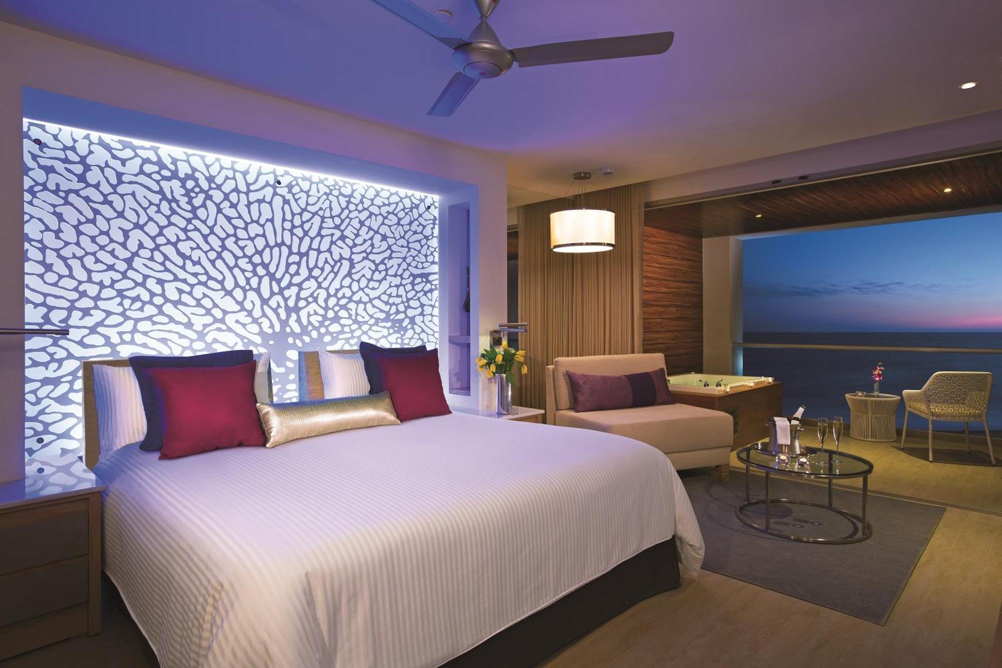 Xhale Club Junior Suite Ocean Front Whirlpool King